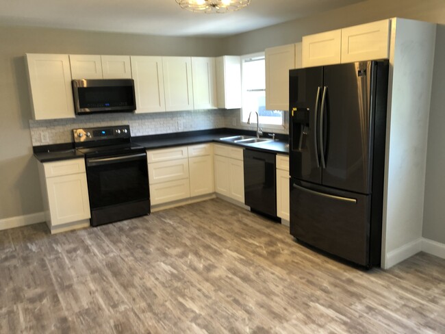 Kitchen - 1338 E Chocolate Ave Apartments Unit 3