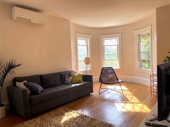 Salón. Mobiliario disponible bajo petición. - 307 Tappan St Unidad 3