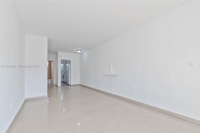 Photo - 1685 Jefferson Ave Unidad 19