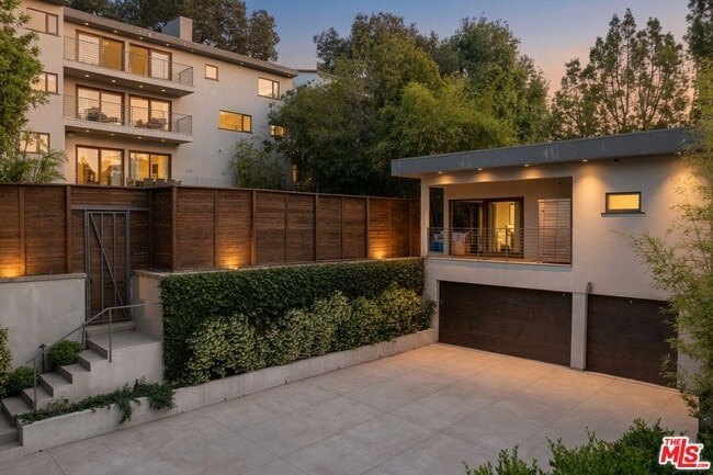 Photo - 2035 De Mille Dr