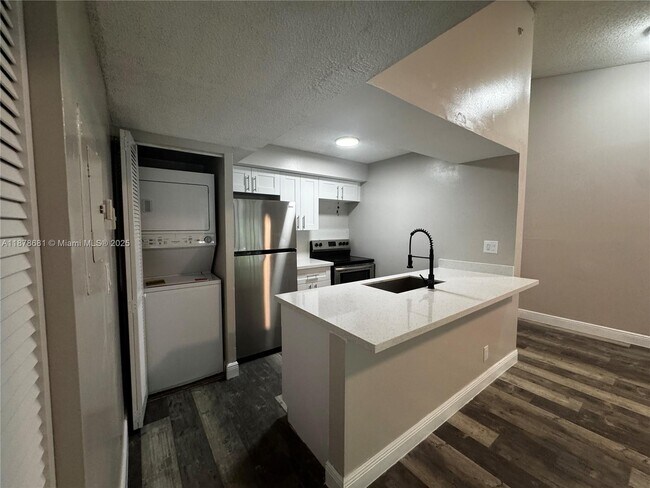 Building Photo - 5628 Rock Island Rd Unit 196 Rental