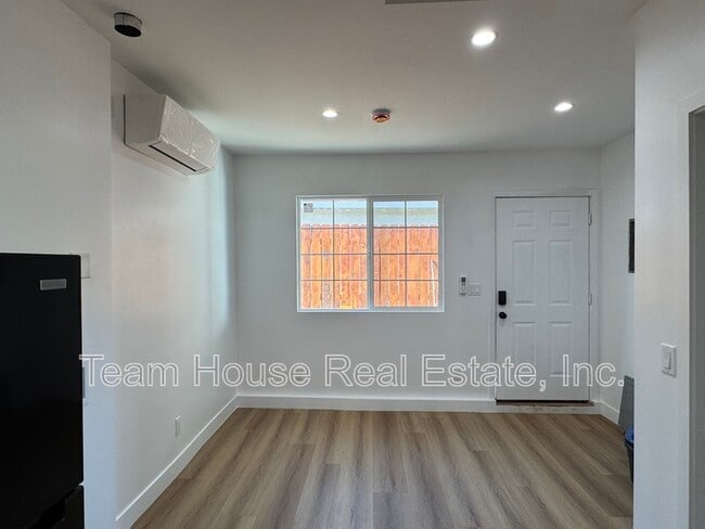 Building Photo - 7009 Comanche Ave