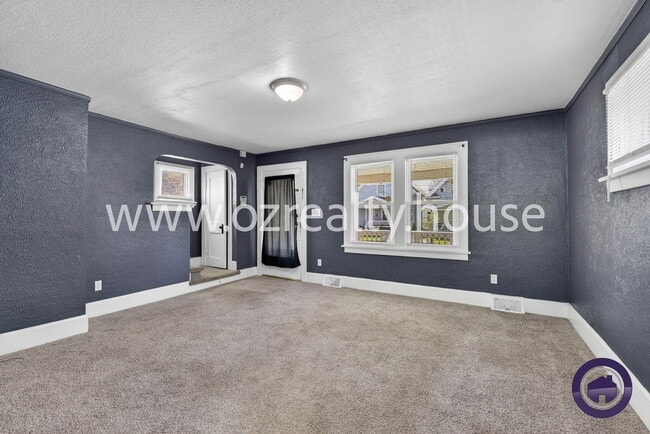 Photo - 2040 Berkshire Pl