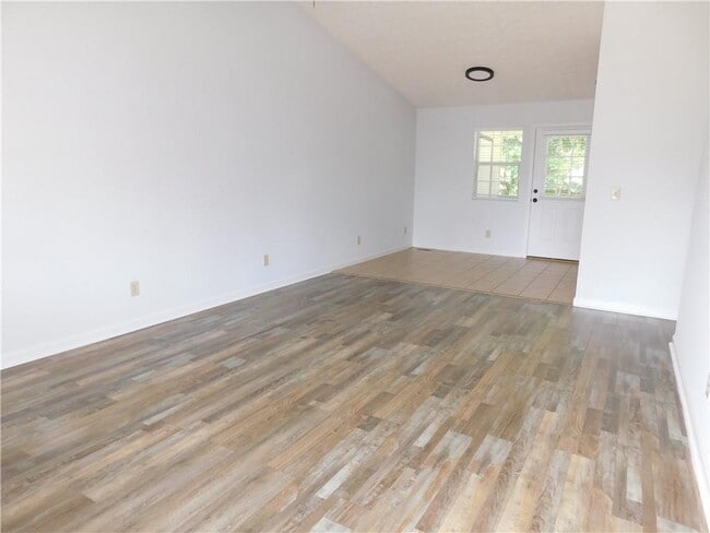 137 Riverside Dr