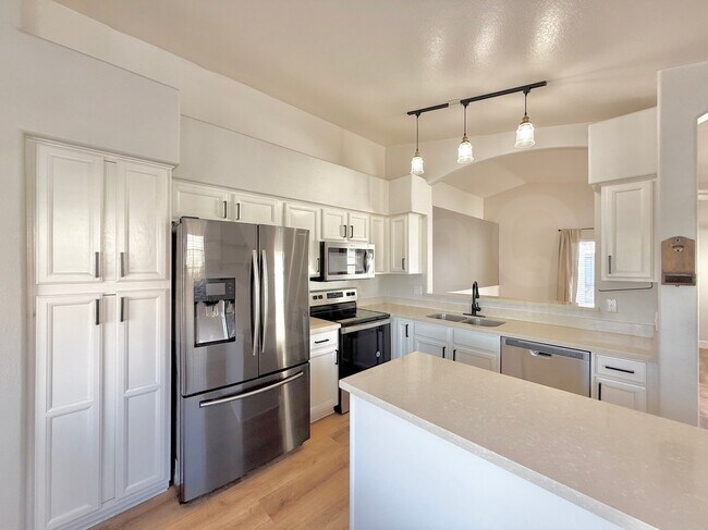 1914 E Palomino Dr