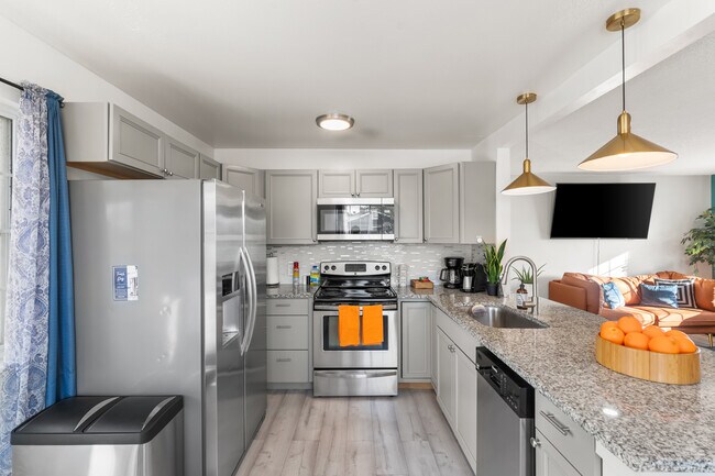 Cocina completa - 7652 Granada Rd