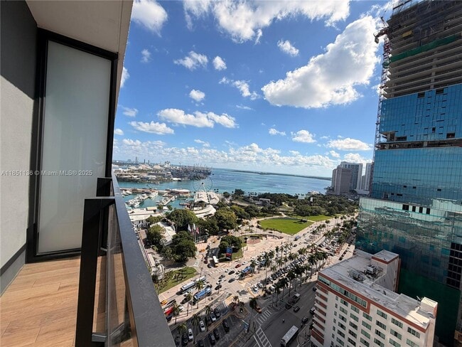 Building Photo - 398 NE 5th St Unit 1812