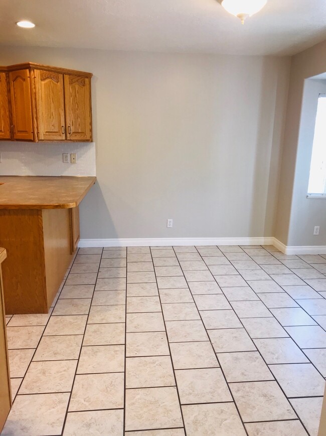 Photo - 633 S Teresa St