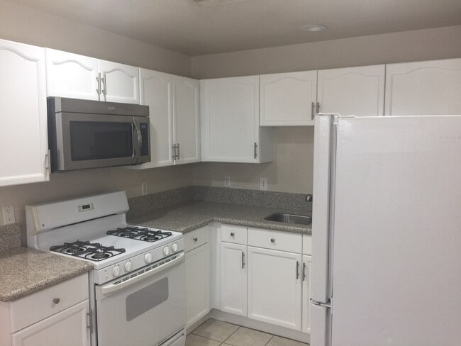 Building Photo - Perfect 2 bed/2 bath condo in Summerlin!