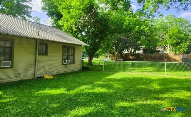 Photo - 121 Ave G