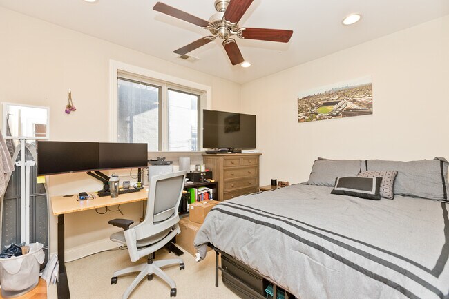 Photo - 2414 W Moffat St Unit #  01