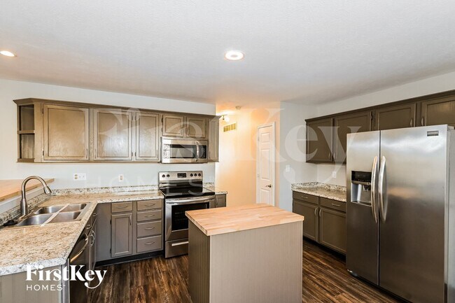 Photo - 4804 Oakton Way