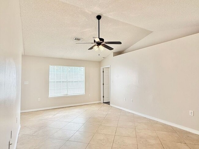 Photo - 437 Hilburn Ln