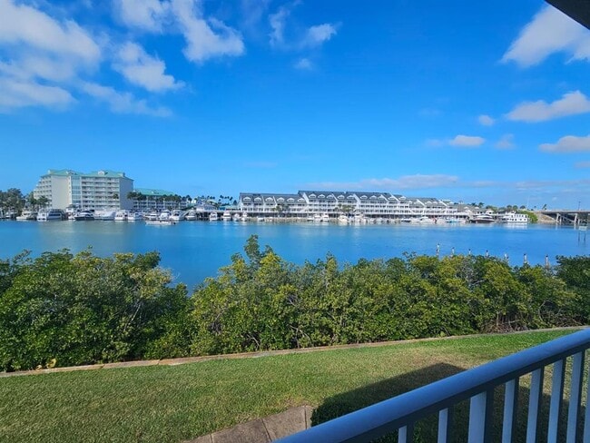 Building Photo - 14800 Walsingham Rd Unit 1215