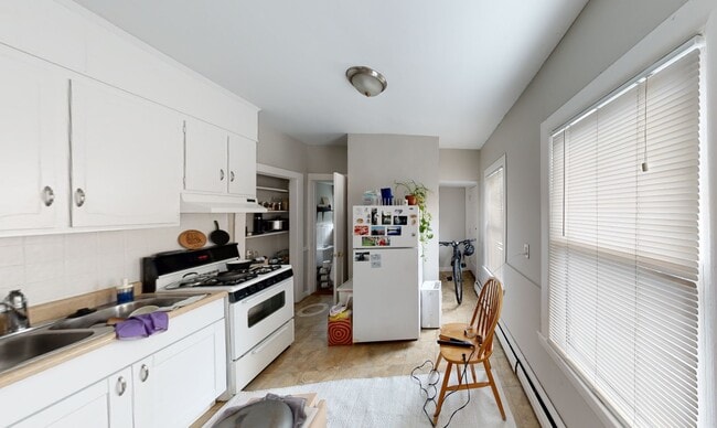 Building Photo - 5 Elmer St Unit 3T