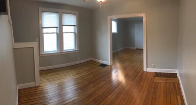 Photo - 4222 Broadway