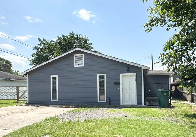 Building Photo - 601 Main St Rental