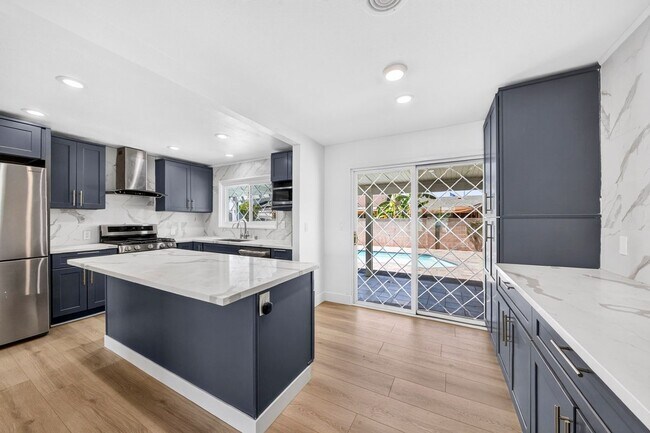 8321 Santa Margarita Ln
