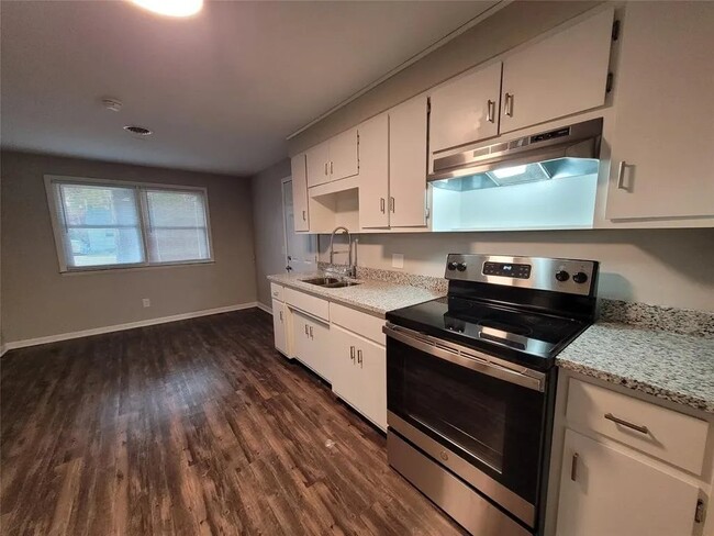 Photo - 2518 E 5th St