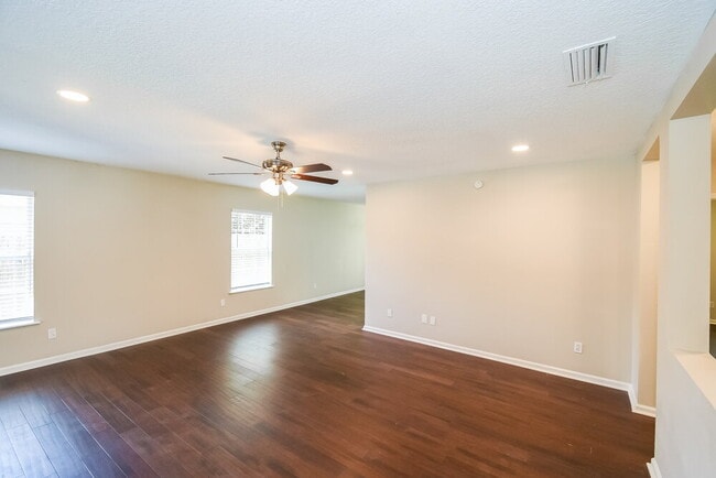 Photo - 7068 Beekman Lake Dr