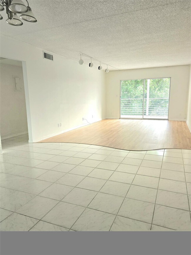 Photo - 2305 Lucaya Ln Unit B4