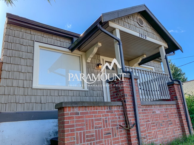 Photo - 3 Bedroom with Detached Garage and Office!