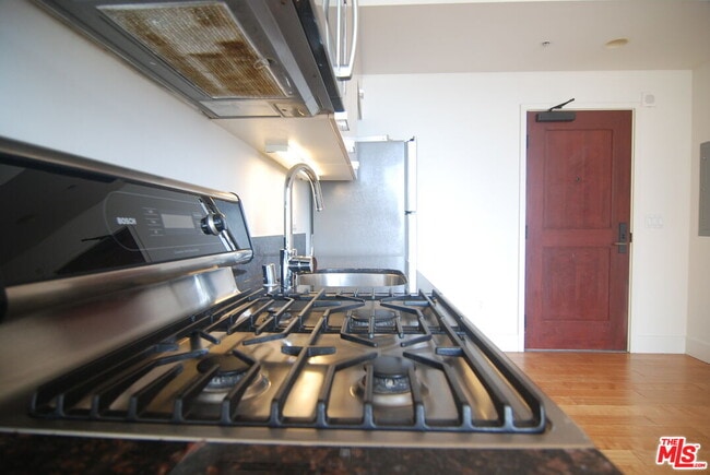 460 S Spring St Unit 907
