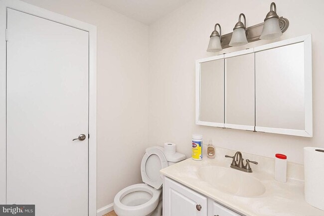Building Photo - 18300 Streamside Dr Unit 304