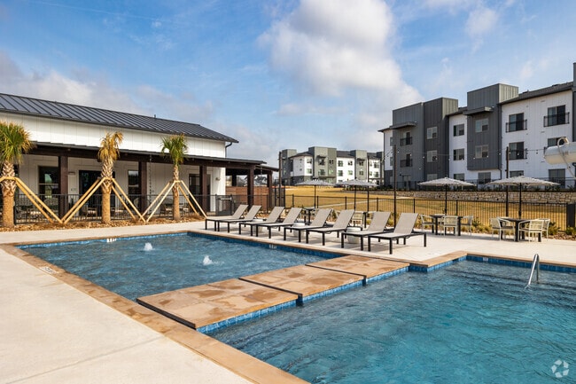 Pool - Trinity Estancia