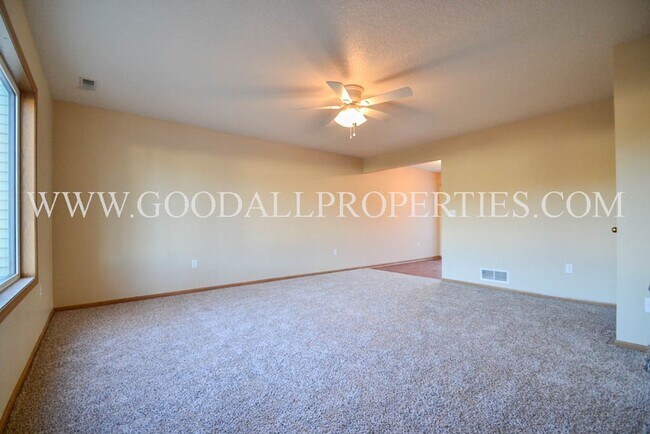 Photo - Wonderful 3 Bedroom Townhome in Van Meter!!