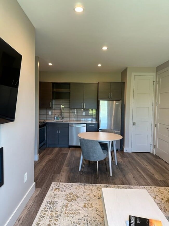 Photo - Fully Furnished Condo for Rent in Black Bull!