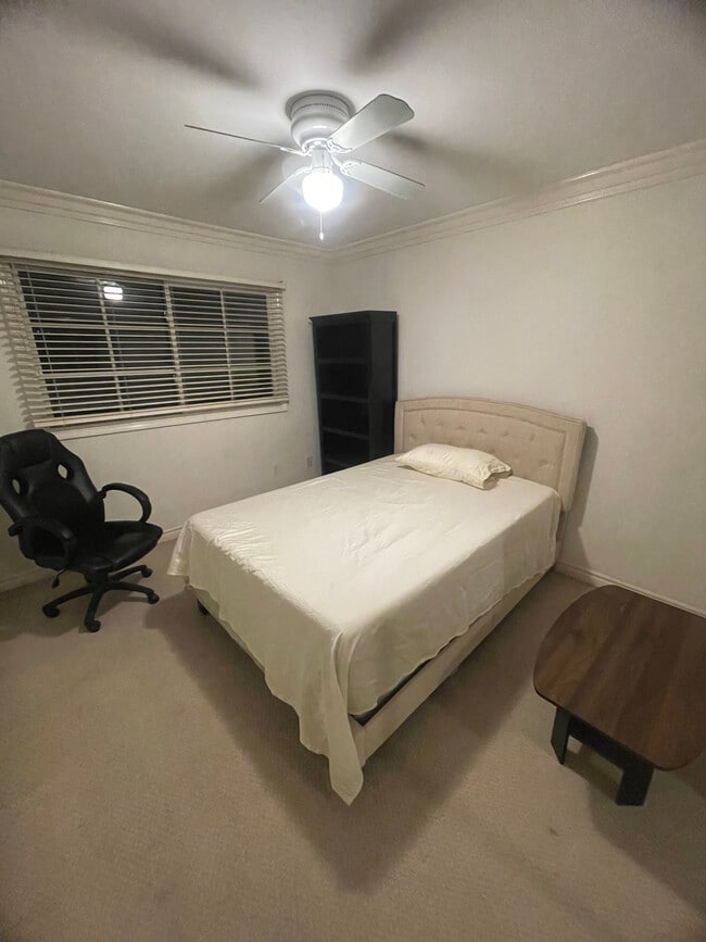 Photo - 1927 Fremont Ave