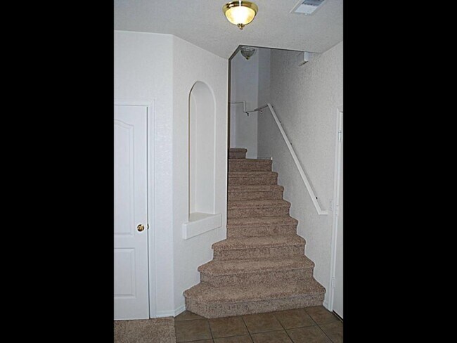 Photo - 6432 Los Pueblos Pl NW