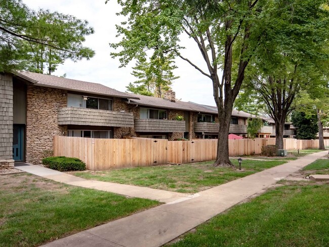 First floor units feature a fenced patio. - Corinth Valley Apartments