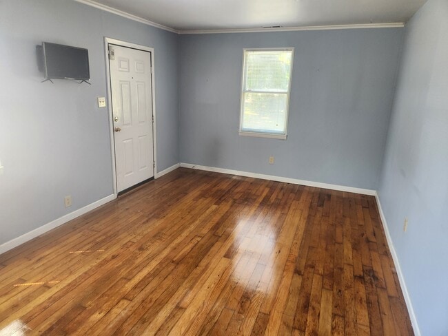 Living Room/Dining Room - 5112 Schubert Rd