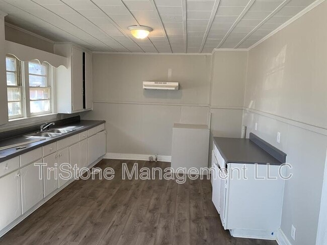 Photo - 317 Morris St