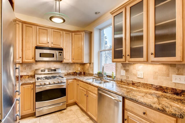 Kitchen - 1816 W Newport Ave