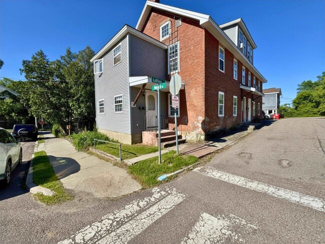 Building Photo - 12 North St Unit Apt. A