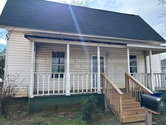 Building Photo - 618 Hammock St