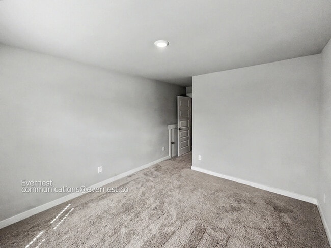 Photo - 710 Mickelson Way