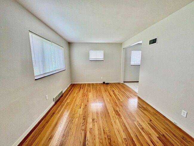 Building Photo - 7104 Plateau Ave Unit 7104-1 Plateau