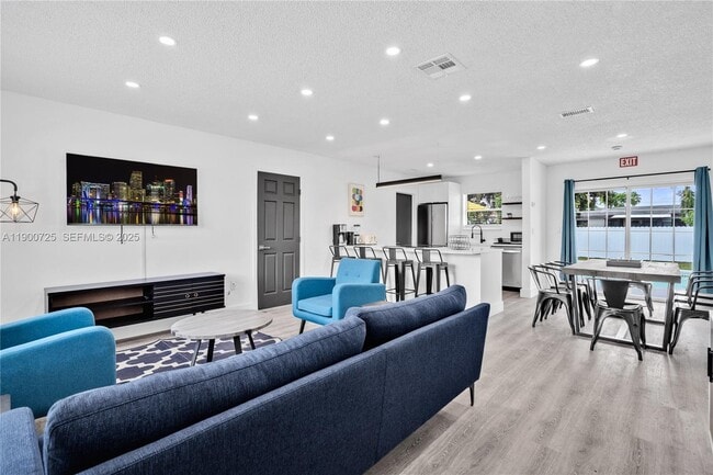 Building Photo - 7471 Hope St