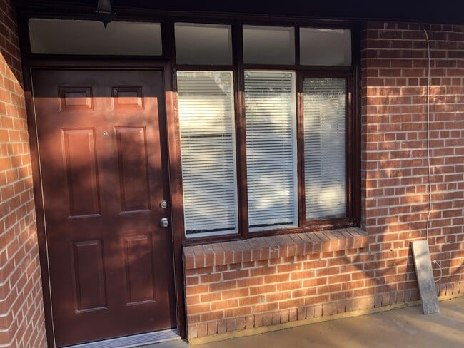 Photo - 1039 E 9th St