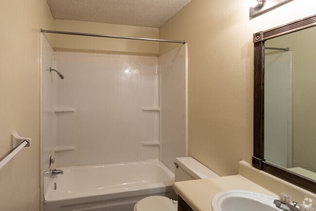 2BR, 1BA - 842SF