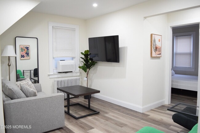 Photo - 52 Dunbar Ave Unit A