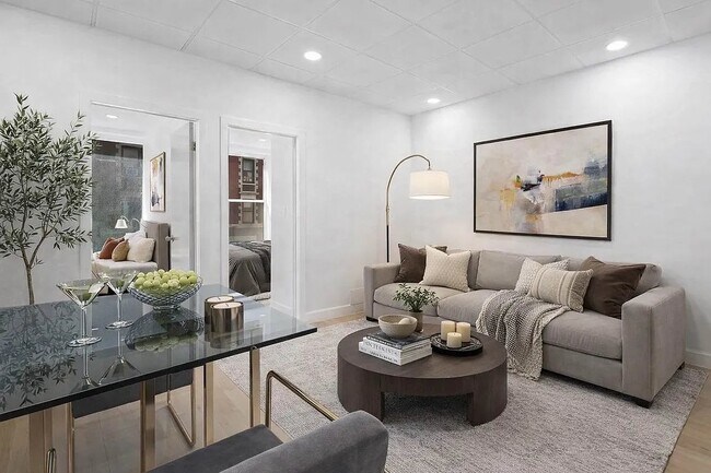 Building Photo - 369 W 36th St.