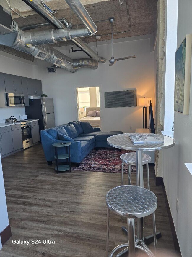 Photo - 1403 Corinth St Apartment