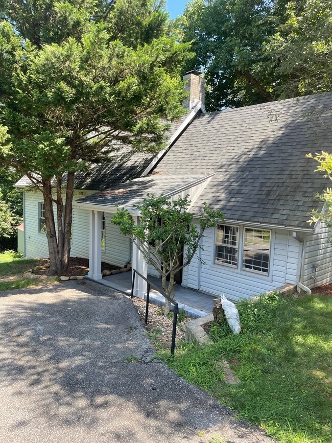 Photo - 2936 Rivermont Ave