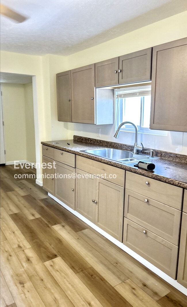 Photo - 1050 Holmden Ave