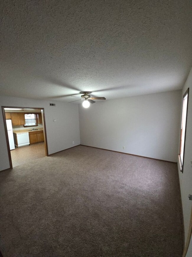 Photo - 602 W 6th St Unit C